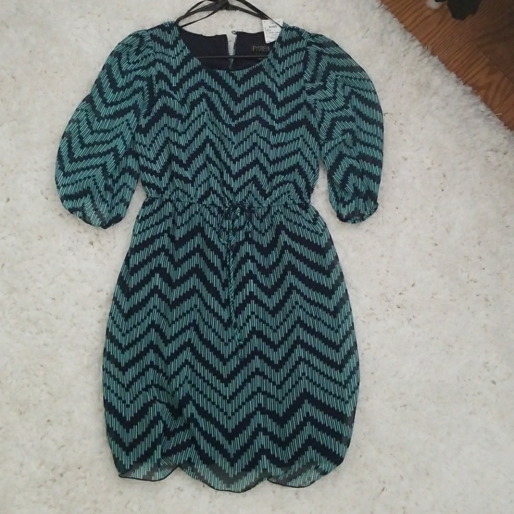 Quarter sleeve dress.